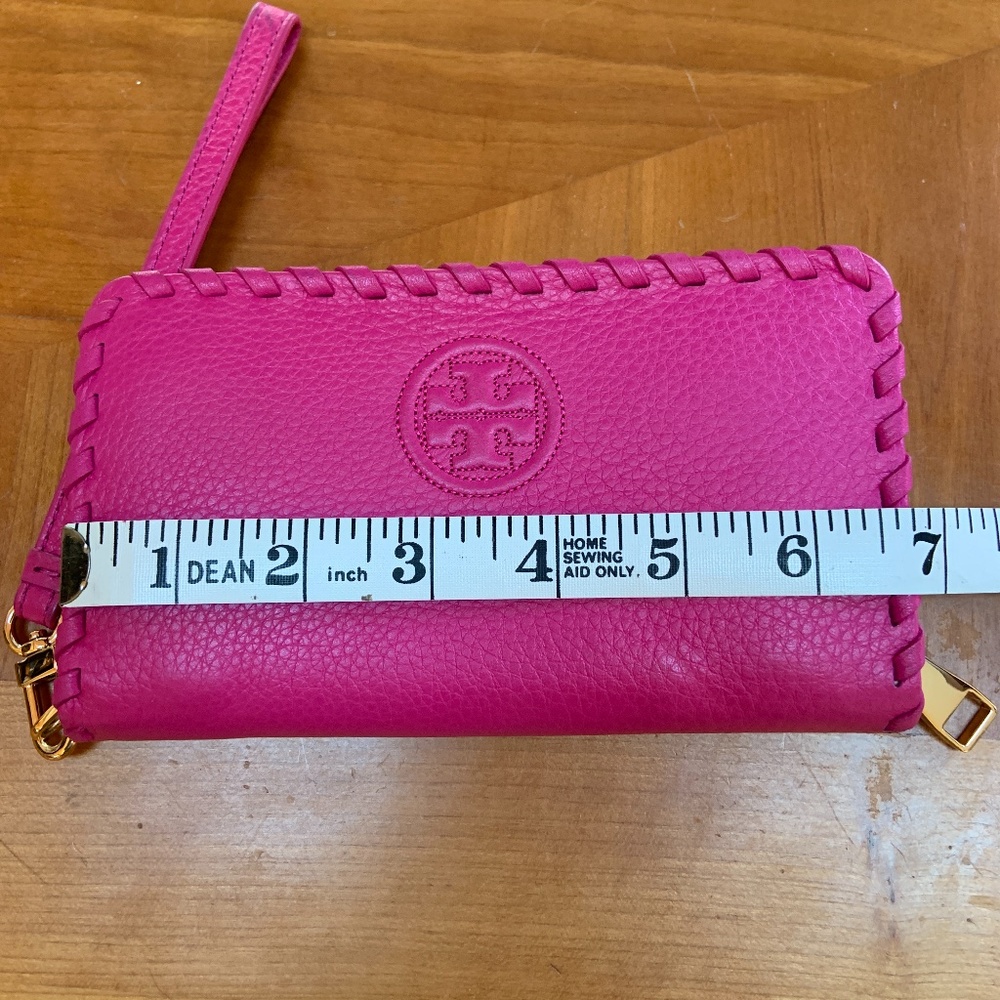 Gorgeous Tory Burch pink wristlet/phone case
